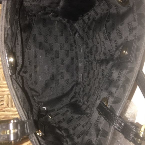 Black Michael Kors bucket purse - Picture 2 of 4